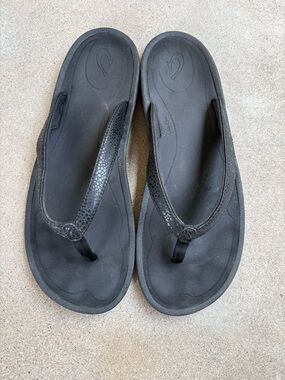 Olukai Kulapa Kai Womens 8 Black Pebbled Flip Flop Thong Sandals Shoes Casual